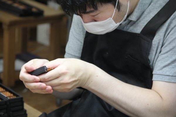 ひとつひとつていねいに、そろばんづくりに思いを込める