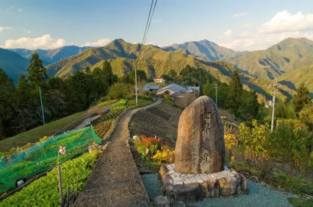 果無集落「世界遺産の石碑」