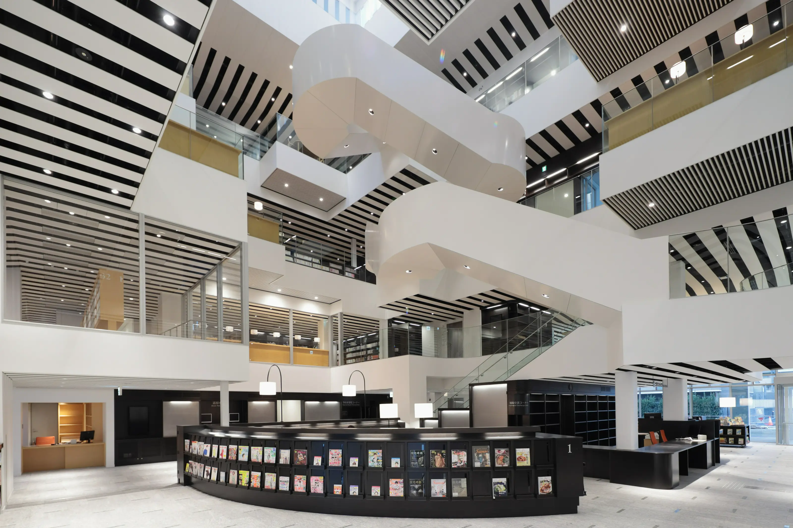 図書館吹き抜け