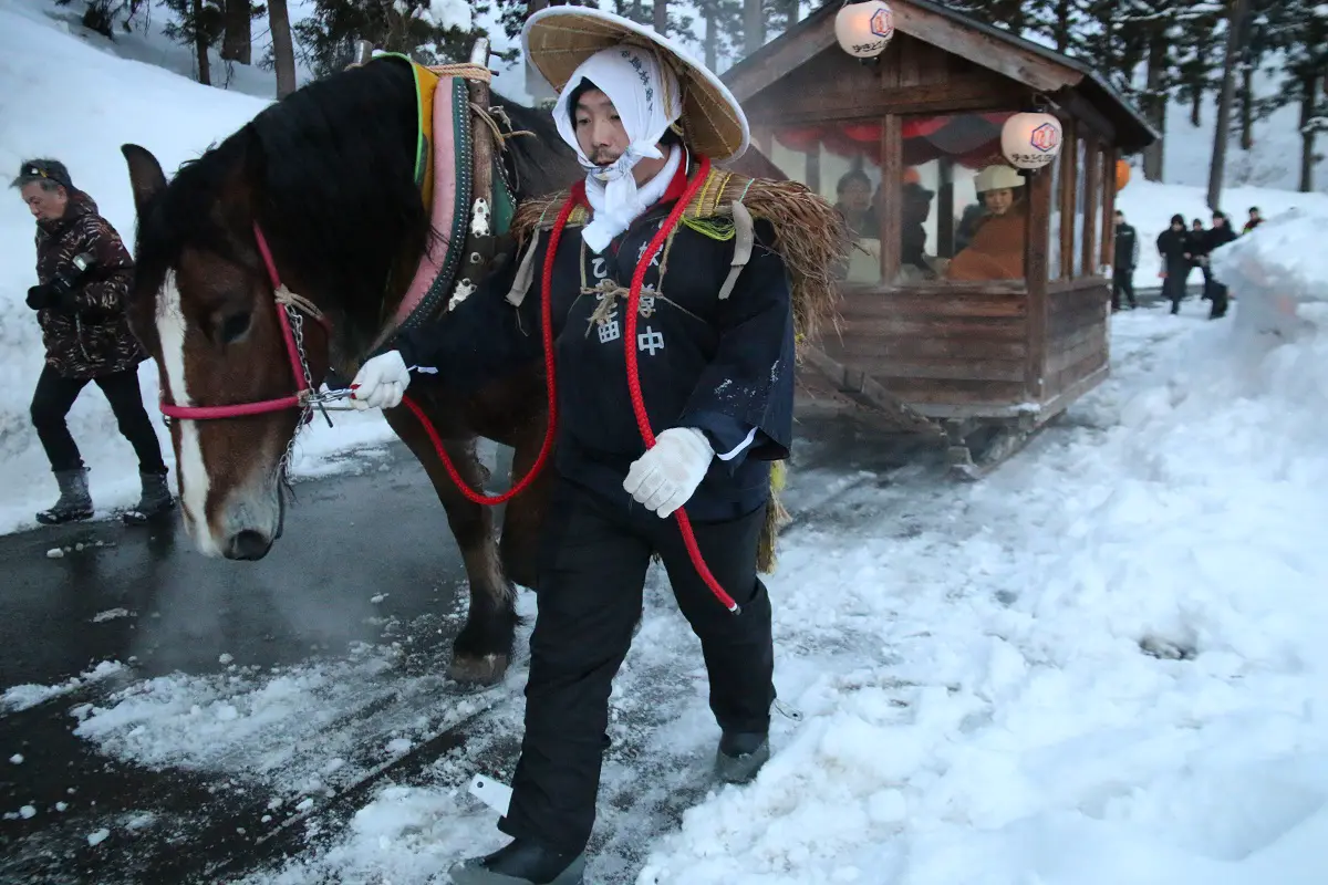 ゆきとぴあ七曲：
”雪を楽しむ”をテーマに、花嫁道中や雪まつりを開催