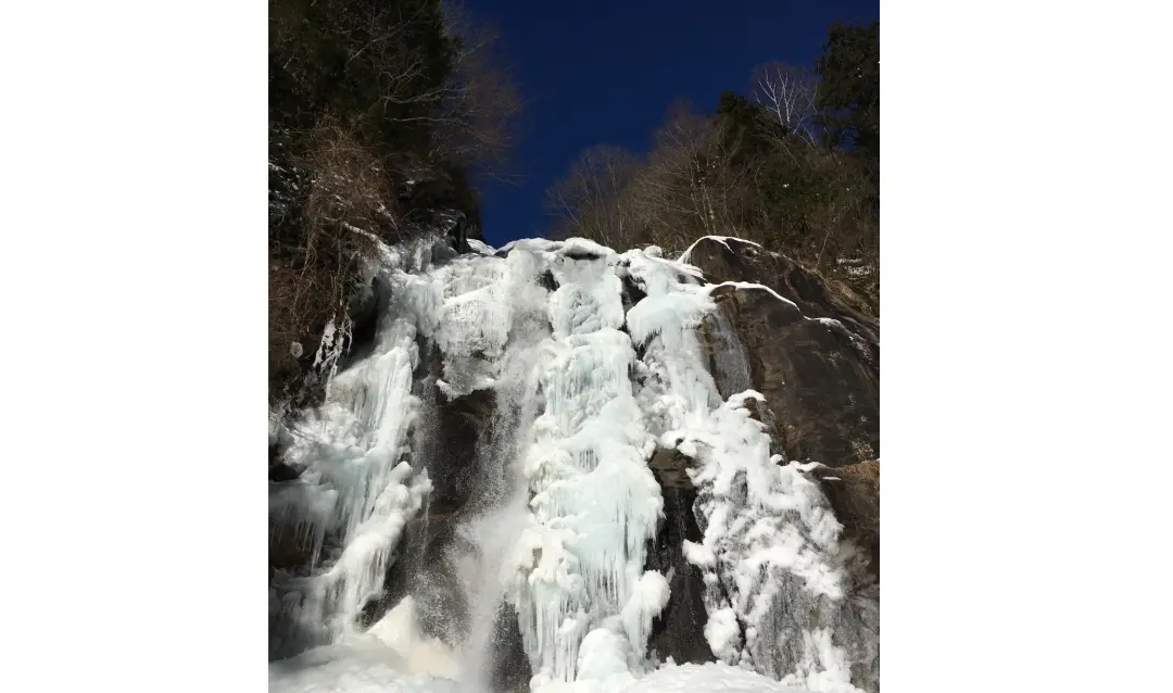 不動滝（冬）