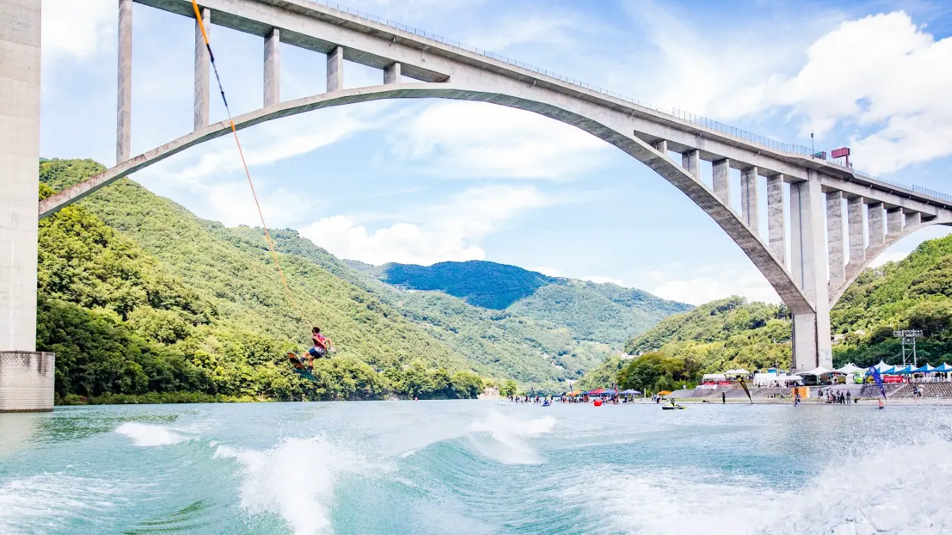 池田湖でのウェイクボード