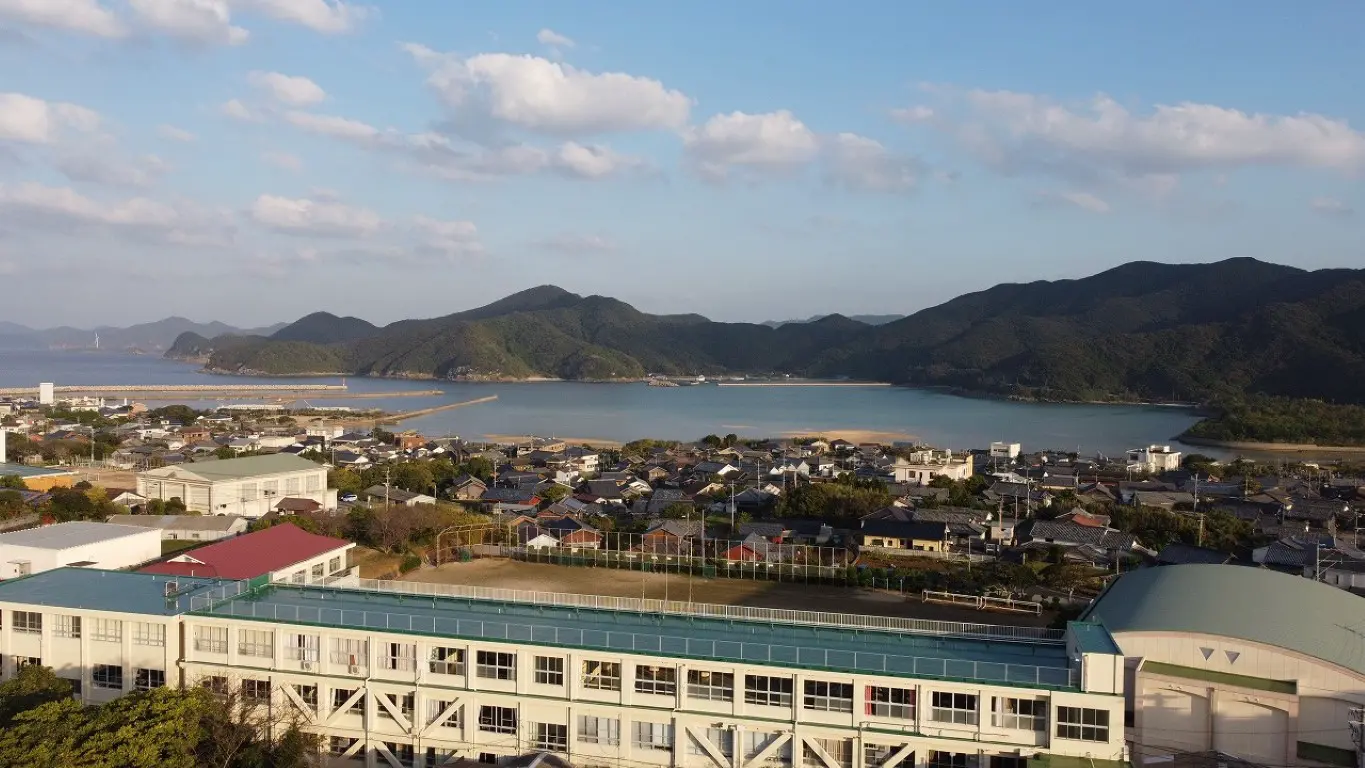 教室から海が見える学校があります