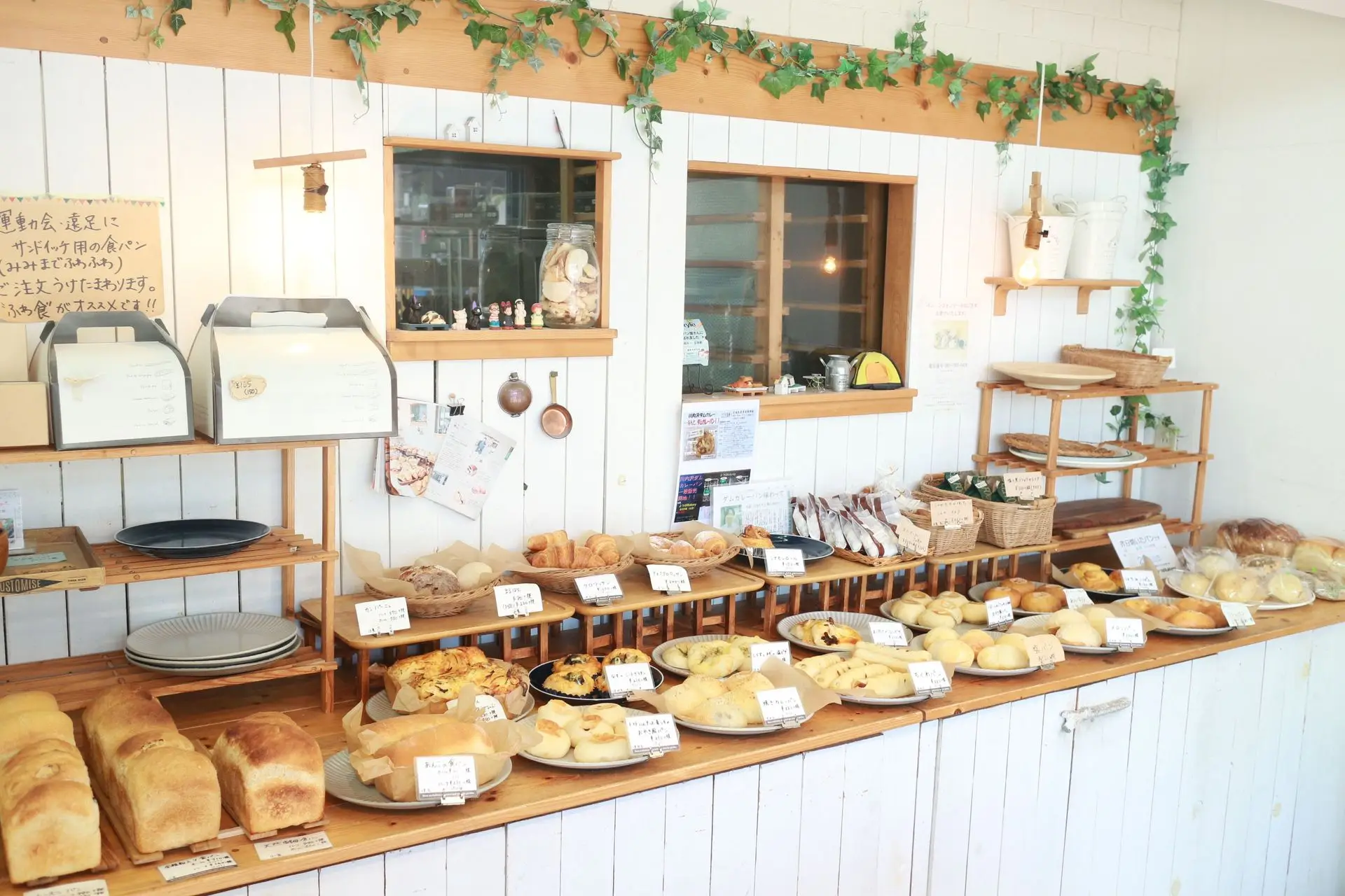 市内にはおしゃれなパン屋さんやケーキ屋さんも！