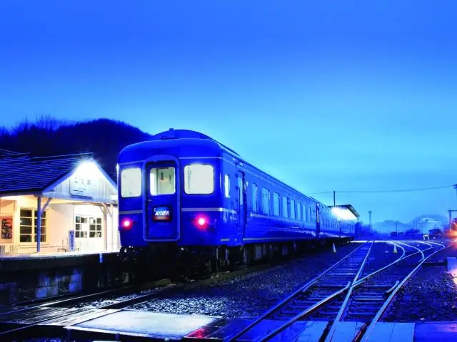 ブルートレインあけぼの（宿泊施設・走行するブルートレインは全国でここだけ）