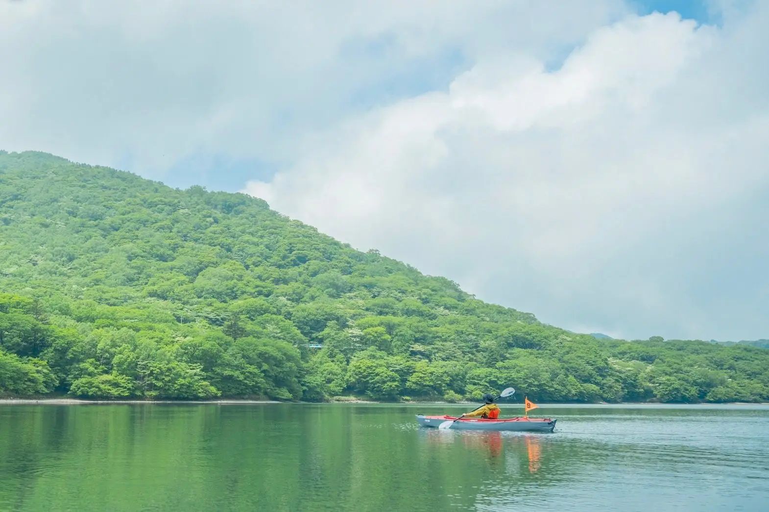 赤城大沼では夏にカヌーやボートワカサギ釣りが楽しめます。