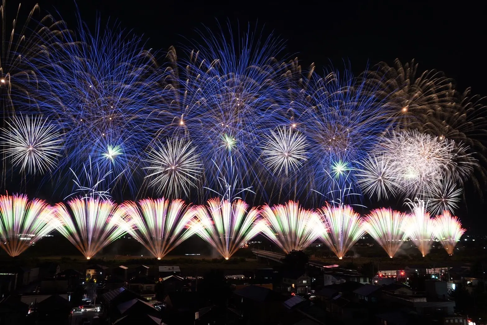 四大イベントの一つである前橋花火大会!
迫力のあるワイドスターマインは必見。