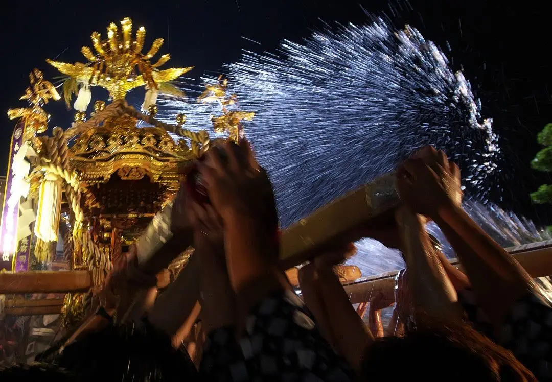 祇園祭（青い流水）