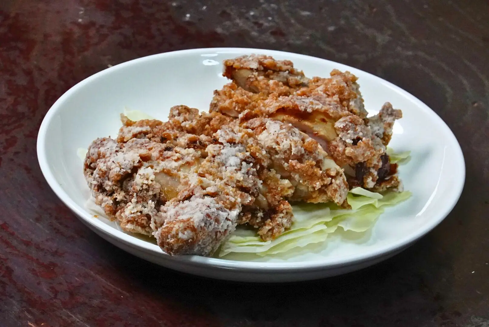 塩尻市のソウルフード「山賊焼」

※ニンニクを効かせた醤油だれに漬け込んだ鶏のもも肉を漬豪快に揚げる