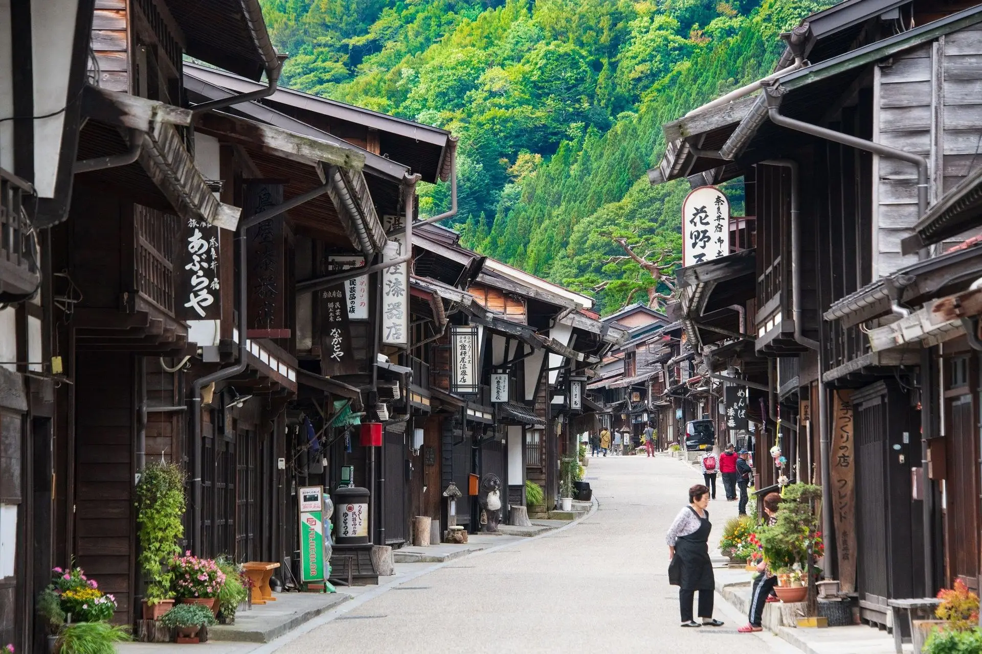 中山道宿場町「奈良井宿」

※約1kmに渡って江戸時代の町並みが続く国の重要伝統的建造物群保存地区