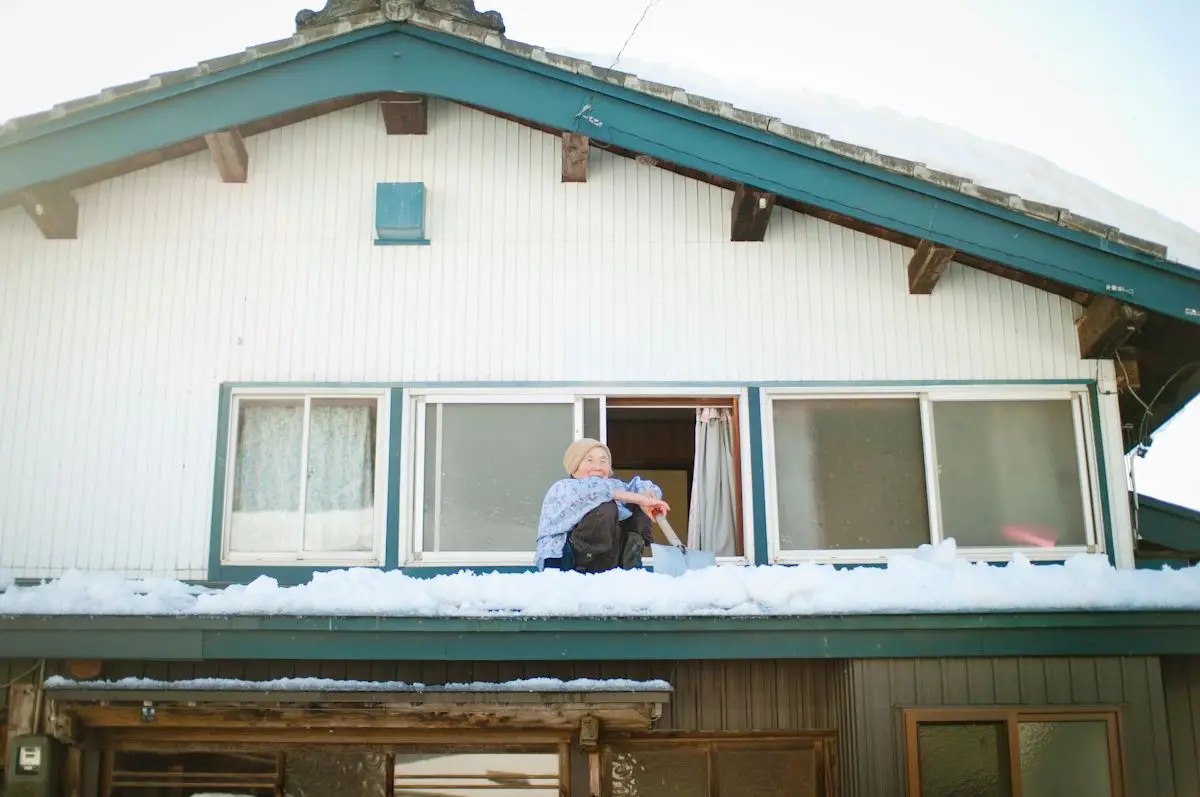 小谷にいりゃぁ一生現役。屋根雪下ろしもあんじゃね。