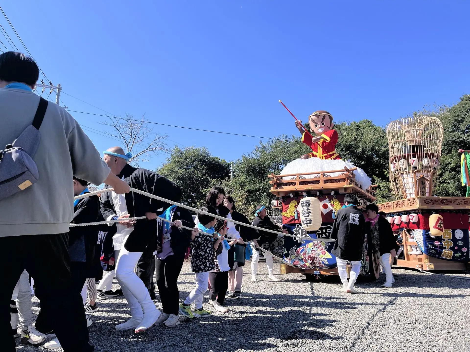 〈祭〉
町外へ出た人もこの時期は帰ってくるくらい賑わう10月。（御坊祭、吉原祭、和田祭）
