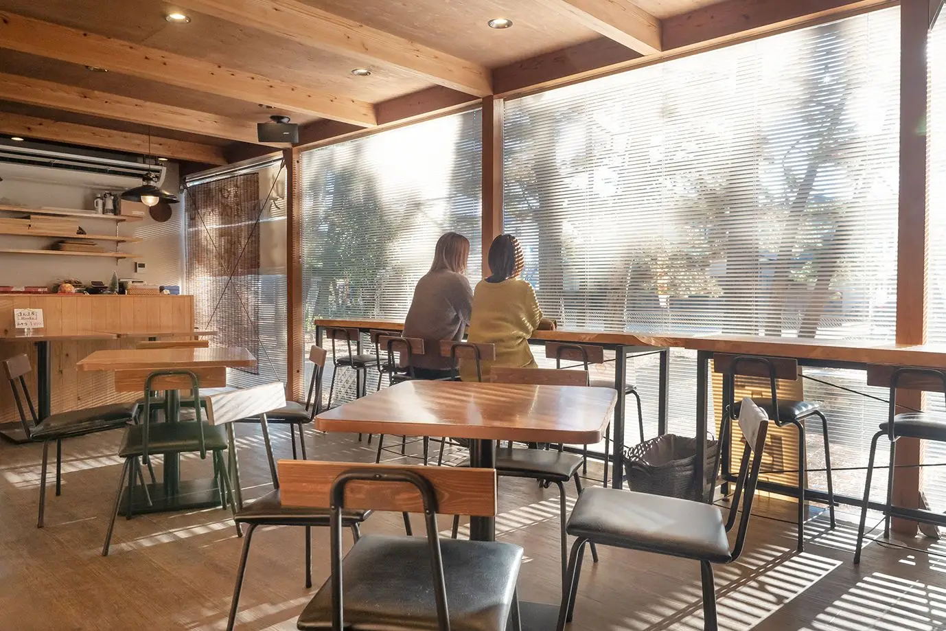 〈松てるわ広場〉
公園ではスポーツ等。併設のシェアキッチン等は誰もが1日店長になれる田舎の夢の場所。