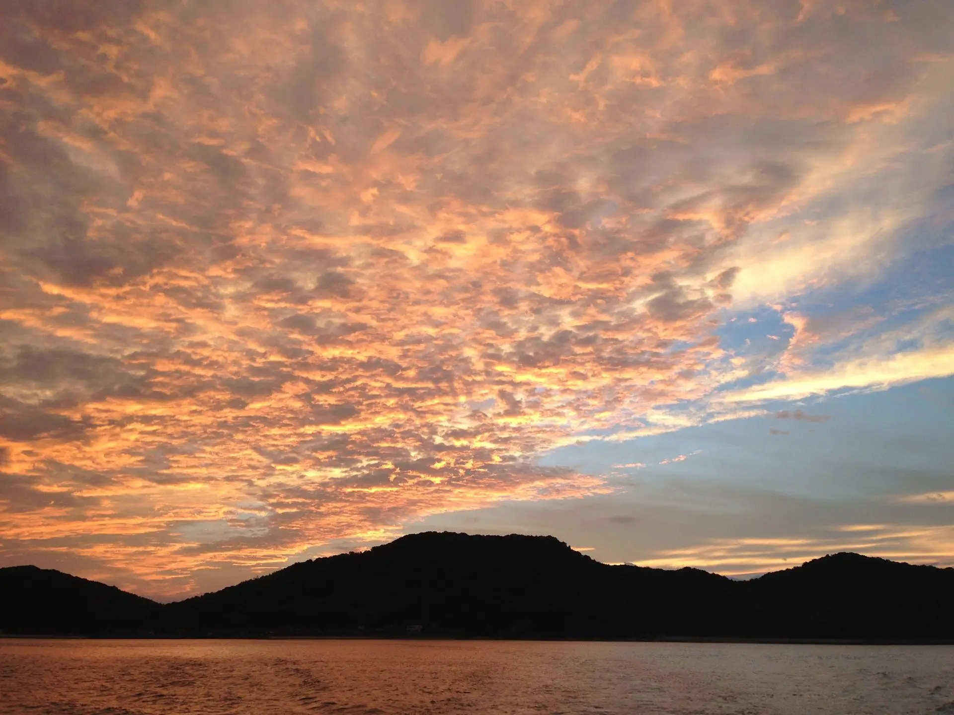 夕焼けと星空が美しい離島「大津島」
