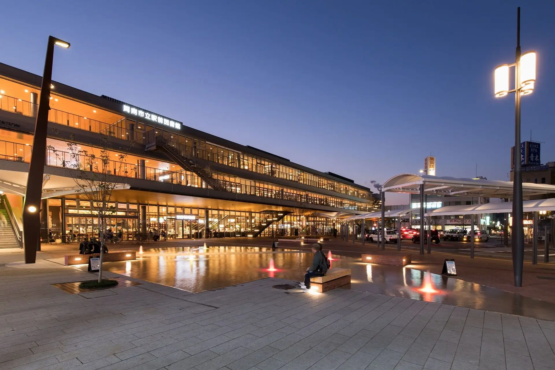 新幹線のぞみも停まるJR徳山駅